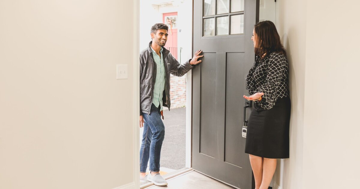 Rilla vs Gong for Field Sales: Does In-Person Voice AI Actually Work?